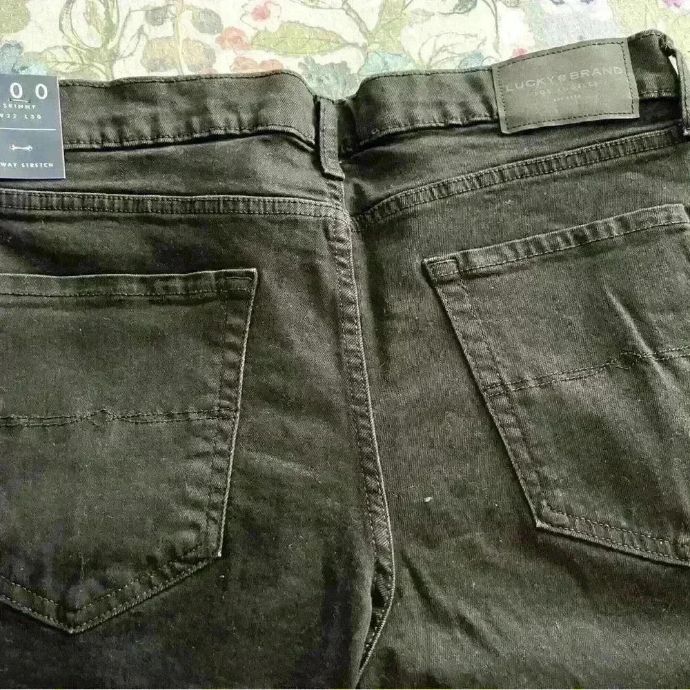Men’s Lucky brand jeans, black 32 x 30 new condition with tags​​